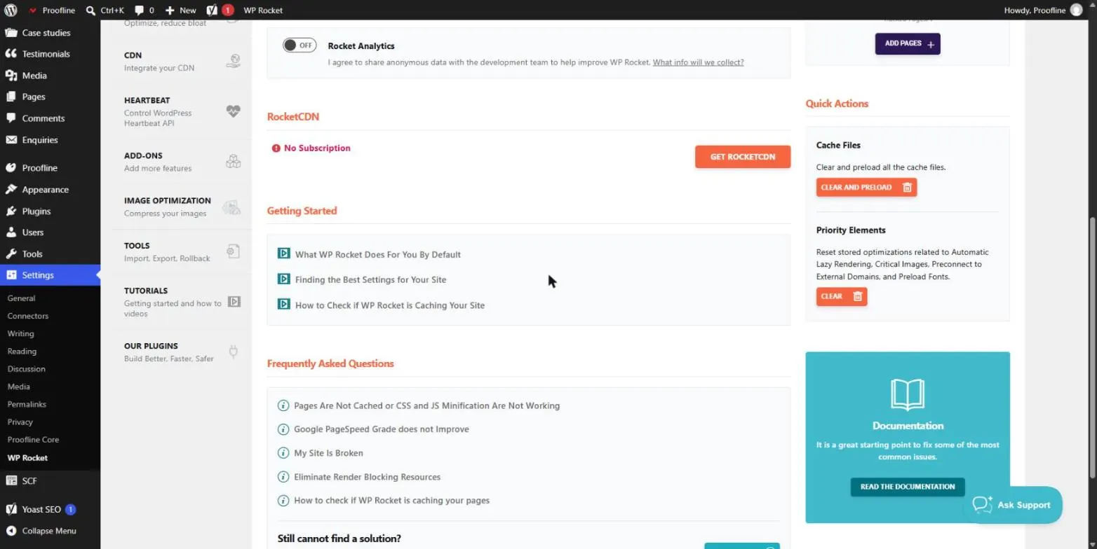 Tableau de bord de WP Rocket avec les actions rapides pour vider et précharger le cache et la foire aux questions